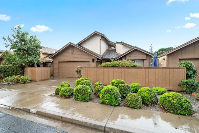 551 Oakbrook Dr, Modesto, CA 95354