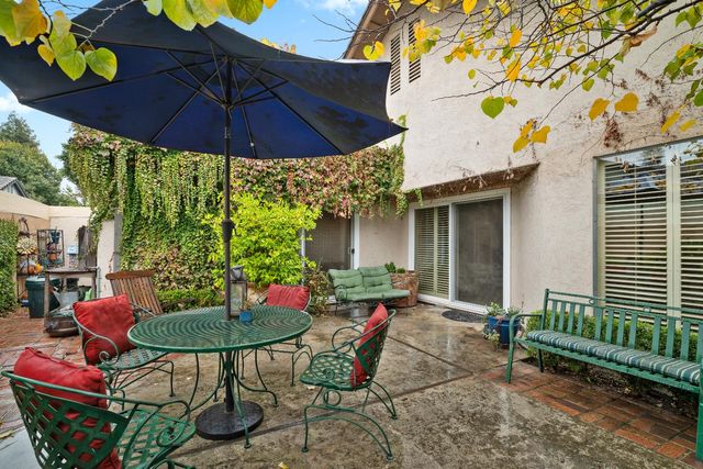 551 Oakbrook Dr, Modesto, CA 95354