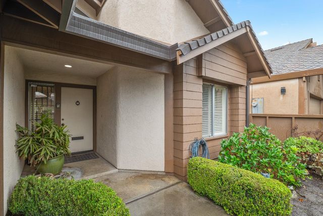 551 Oakbrook Dr, Modesto, CA 95354