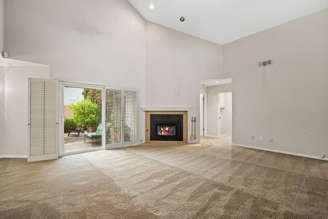 551 Oakbrook Dr, Modesto, CA 95354