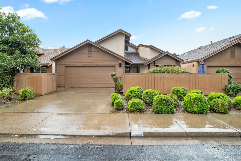 551 Oakbrook Dr, Modesto, CA 95354