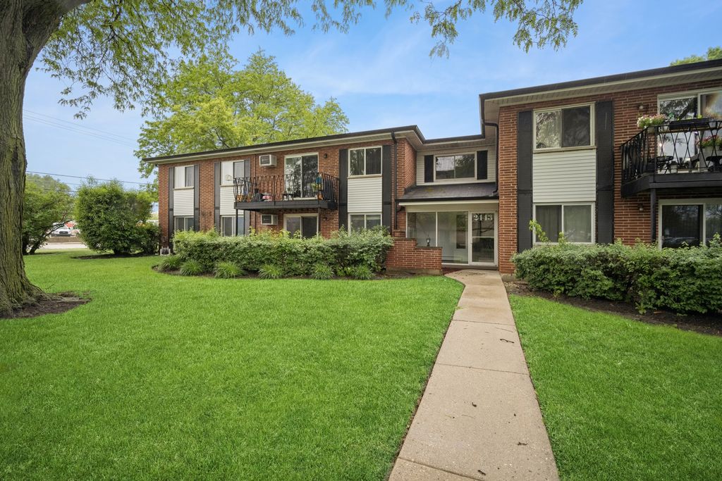 2443 E Brandenberry Court 1B, Arlington Heights, IL 60004