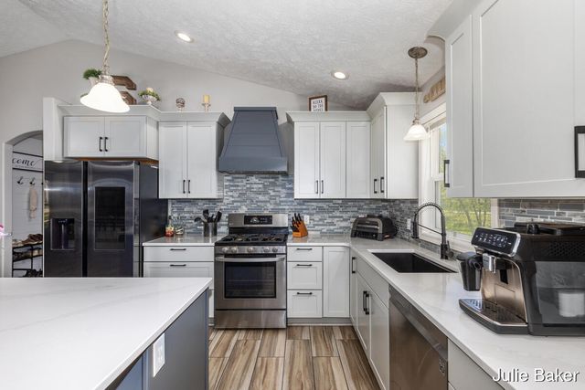 8283 Fairwood Drive, Georgetown Twp, MI 49428
