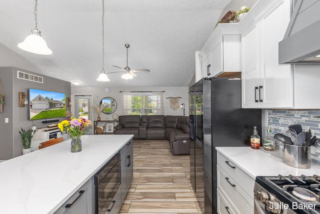 8283 Fairwood Drive, Georgetown Twp, MI 49428