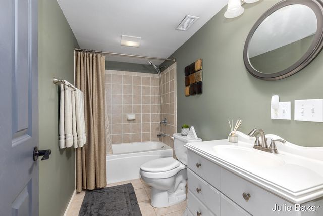 8283 Fairwood Drive, Georgetown Twp, MI 49428