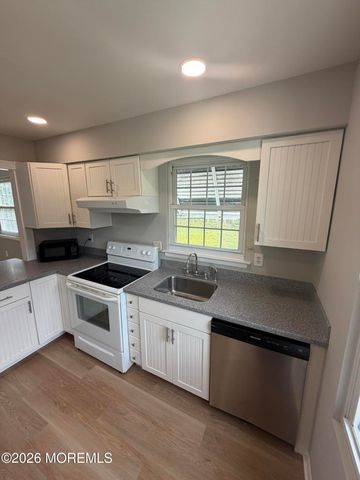 35 Milford Avenue 52, Whiting, NJ 08759