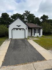 35 Milford Avenue 52, Whiting, NJ 08759