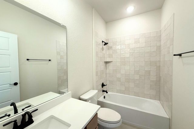 1412 Paxton LN, Florence, TX 78633