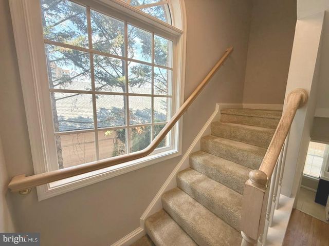 1166 N VERNON ST, Arlington, VA 22201