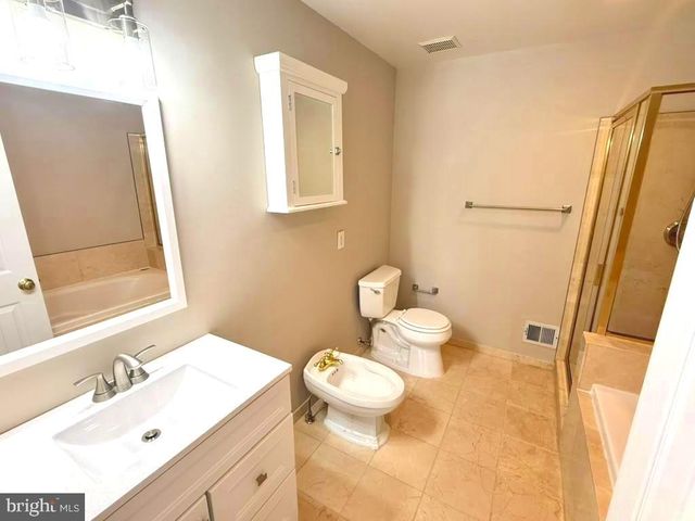 1166 N VERNON ST, Arlington, VA 22201