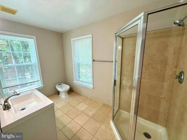 1166 N VERNON ST, Arlington, VA 22201