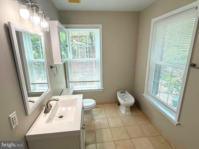 1166 N VERNON ST, Arlington, VA 22201