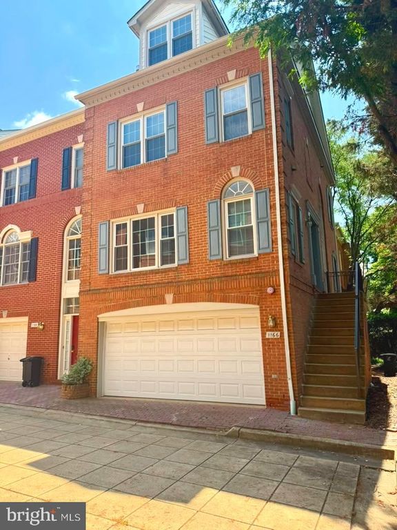 1166 N VERNON ST, Arlington, VA 22201