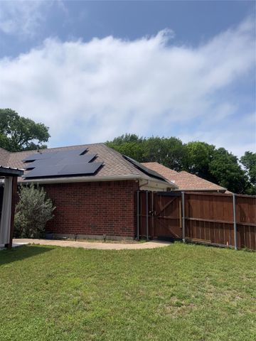 825 Robin Meadow Drive, Desoto, TX 75115