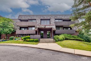 525 TIMBER RIDGE Drive 306, Carol Stream, IL 60188