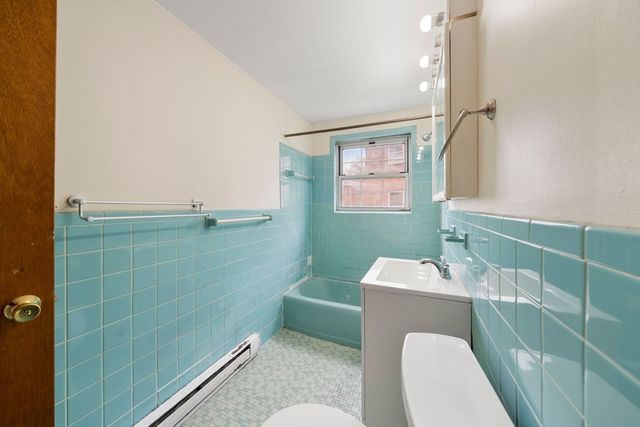 11 Colonial Village Dr 8, Arlington, MA 02474