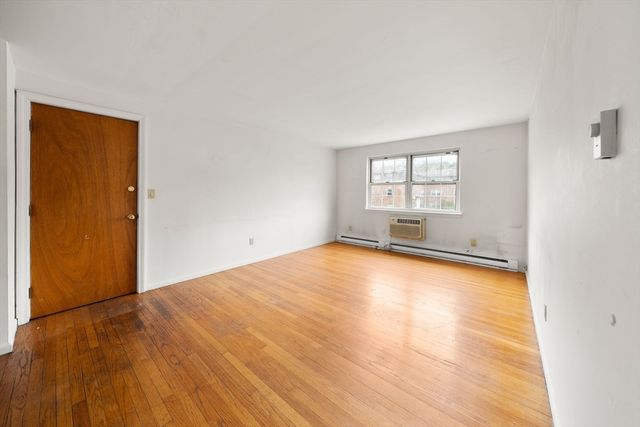 11 Colonial Village Dr 8, Arlington, MA 02474