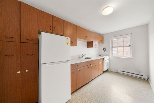 11 Colonial Village Dr 8, Arlington, MA 02474
