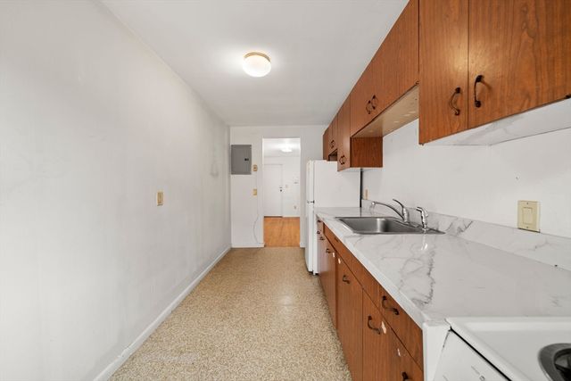 11 Colonial Village Dr 8, Arlington, MA 02474