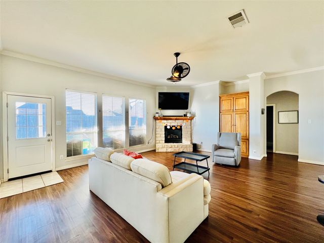 9220 Edgemont Drive, North Richland Hills, TX 76182