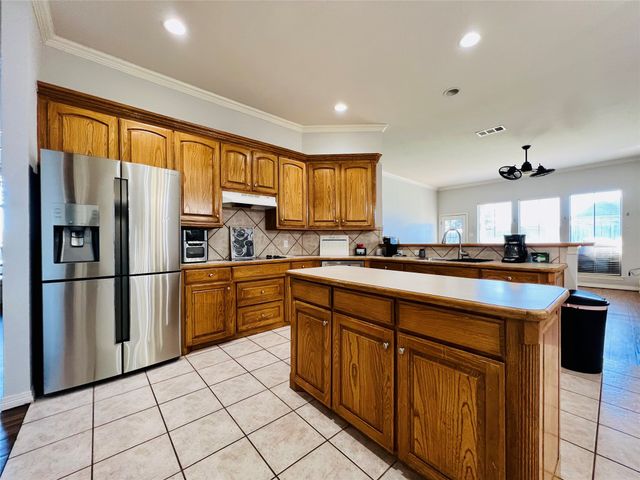 9220 Edgemont Drive, North Richland Hills, TX 76182