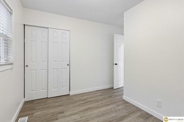 5930 N 69Th Street, Omaha, NE 68104