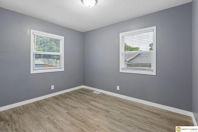 5930 N 69Th Street, Omaha, NE 68104