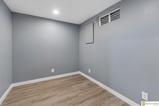 5930 N 69Th Street, Omaha, NE 68104
