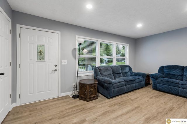 5930 N 69Th Street, Omaha, NE 68104
