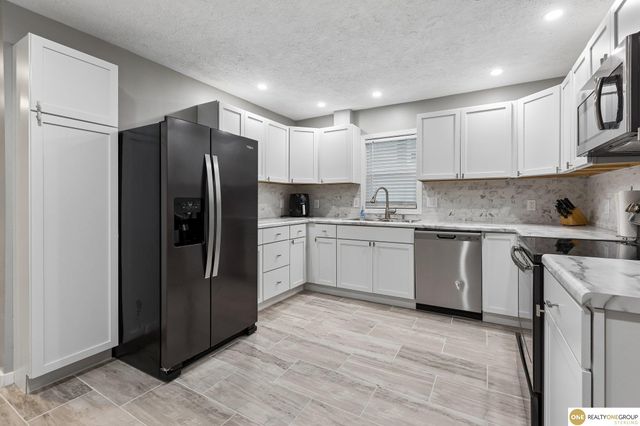 5930 N 69Th Street, Omaha, NE 68104