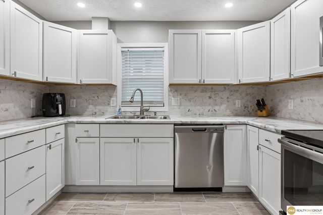 5930 N 69Th Street, Omaha, NE 68104