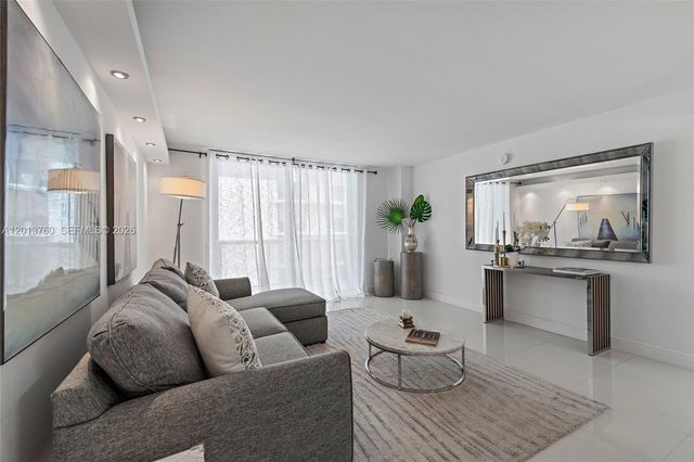 6039 Collins Ave PH7, Miami Beach, FL 33140