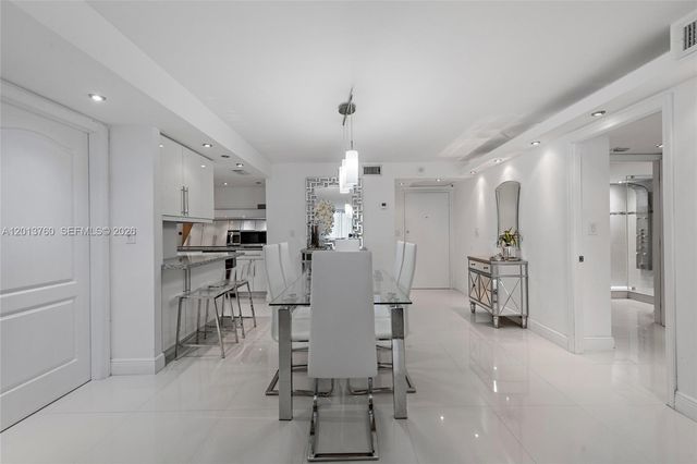 6039 Collins Ave PH7, Miami Beach, FL 33140