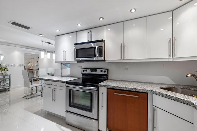 6039 Collins Ave PH7, Miami Beach, FL 33140