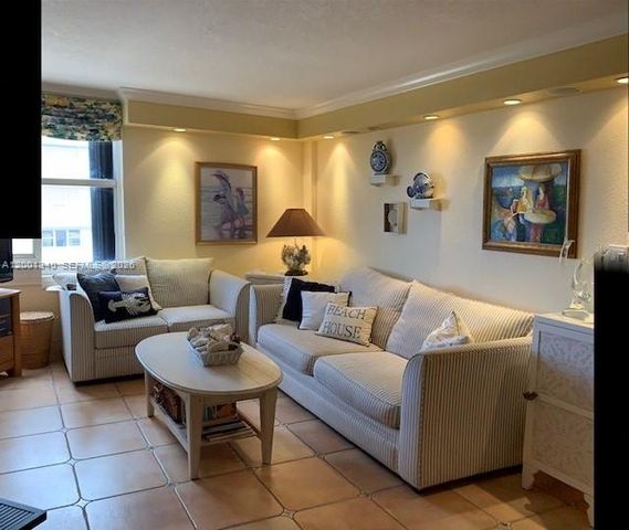 2555 Collins Ave 711, Miami Beach, FL 33140