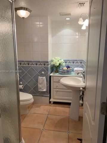 2555 Collins Ave 711, Miami Beach, FL 33140