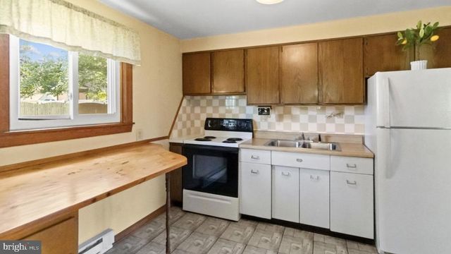 63 N CEDAR LN, Colonial Beach, VA 22443