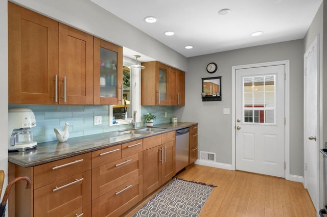3407 Payne Avenue, Vadnais Heights, MN 55127