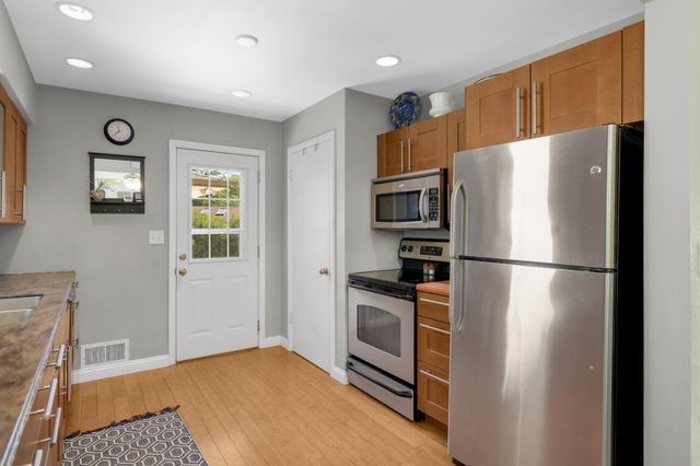 3407 Payne Avenue, Vadnais Heights, MN 55127