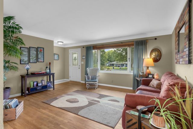3407 Payne Avenue, Vadnais Heights, MN 55127