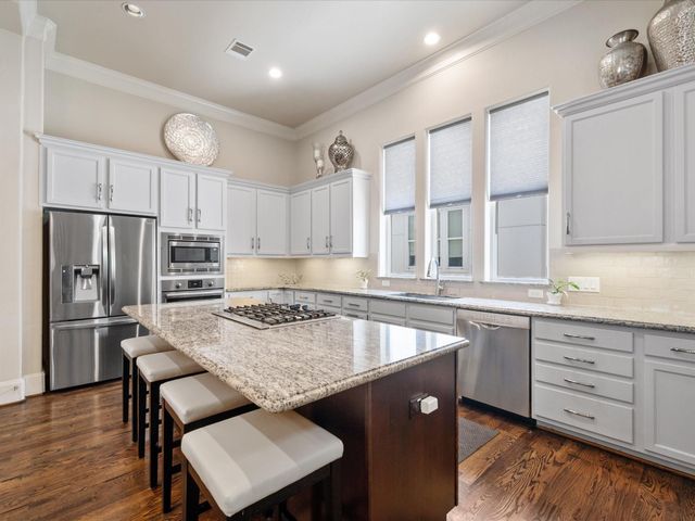 249 E 27th Street, Houston, TX 77008