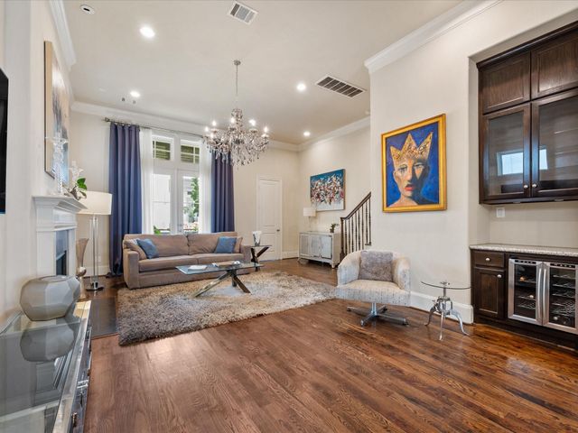 249 E 27th Street, Houston, TX 77008