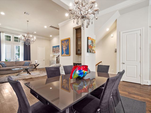 249 E 27th Street, Houston, TX 77008