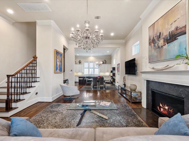 249 E 27th Street, Houston, TX 77008