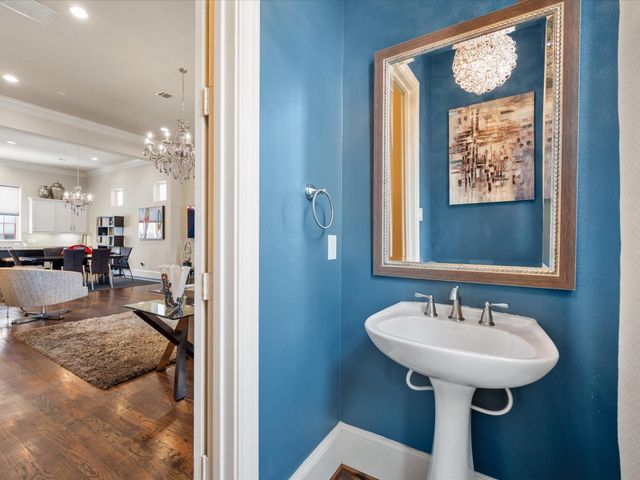 249 E 27th Street, Houston, TX 77008