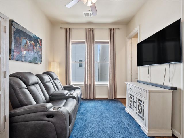 249 E 27th Street, Houston, TX 77008