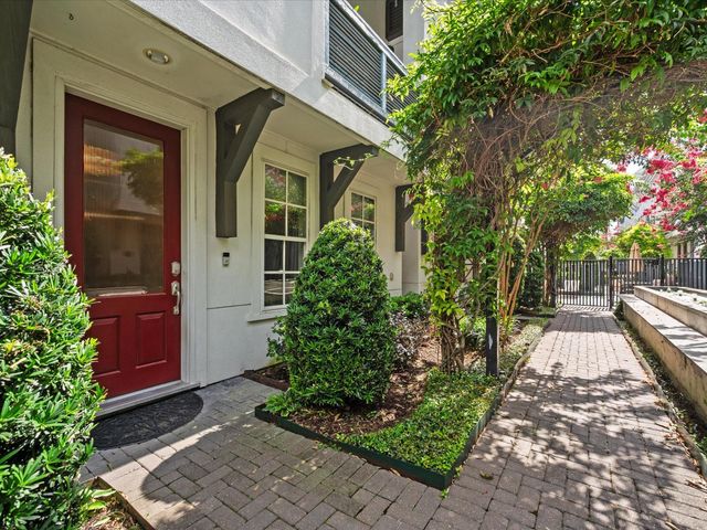 249 E 27th Street, Houston, TX 77008