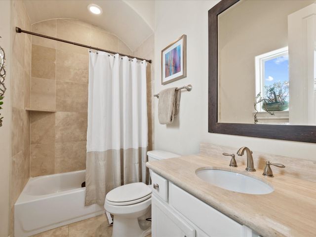 249 E 27th Street, Houston, TX 77008