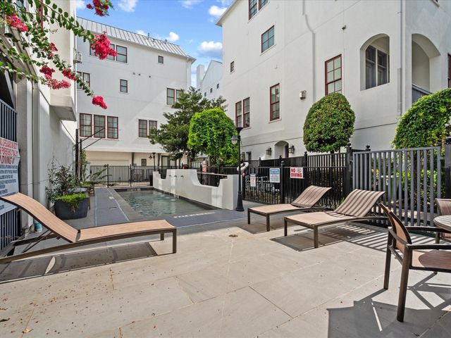 249 E 27th Street, Houston, TX 77008