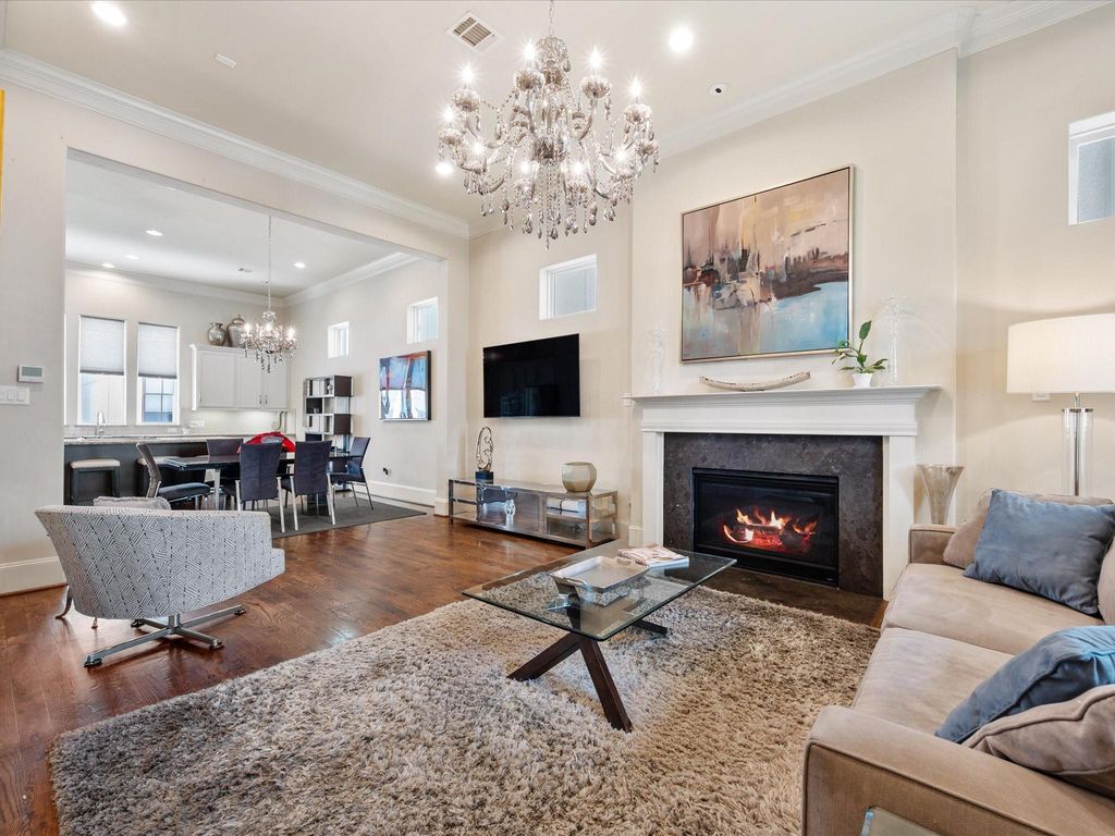 249 E 27th Street, Houston, TX 77008